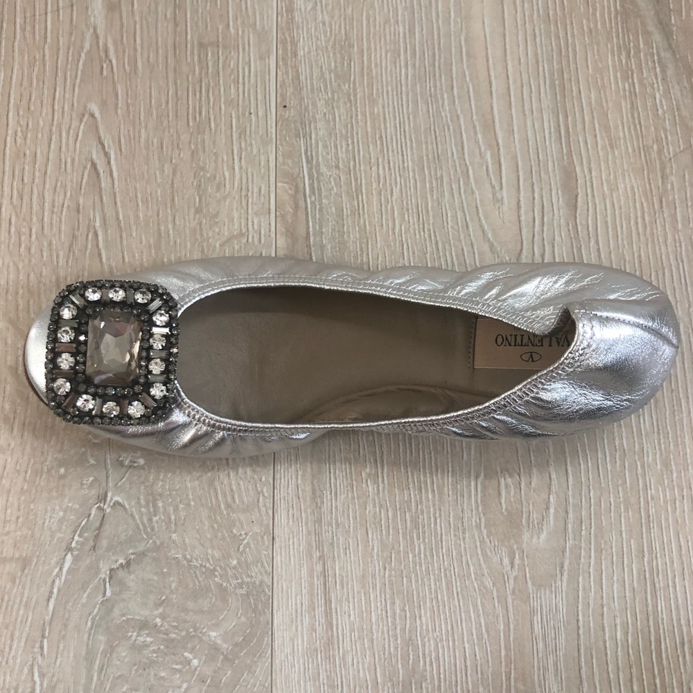 VALENTINO GARAVANI Silver Flats w Buckle Brooch 38